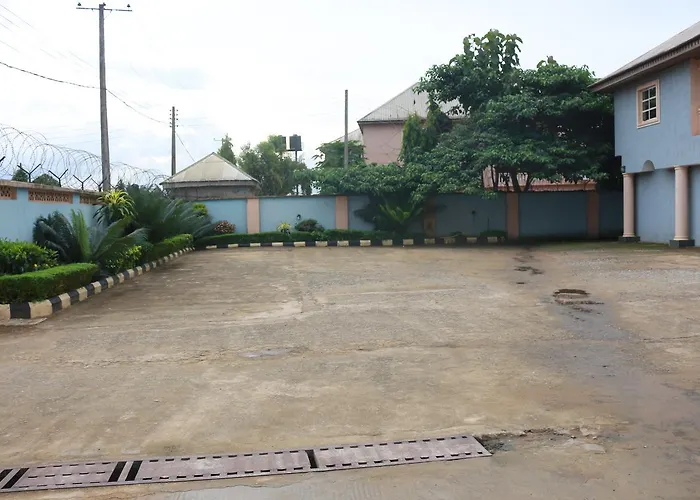 Ann's Haven & Suites Hotel 2*