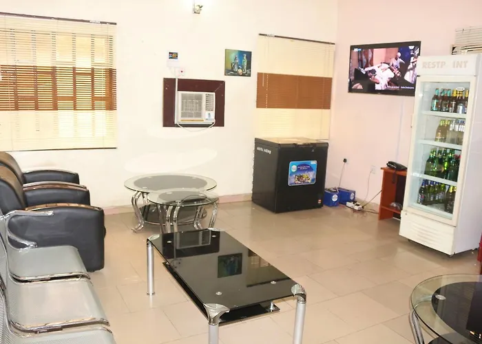 Hotel Ann's Haven & Suites